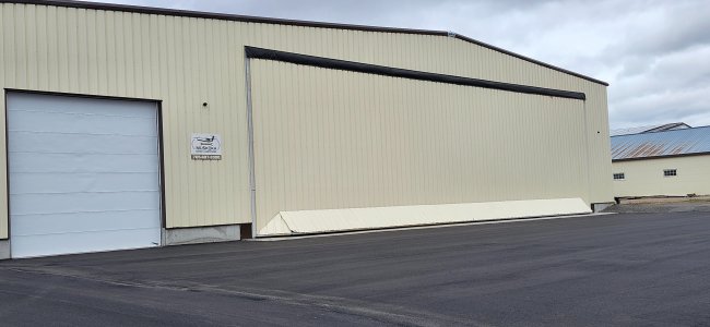 HangarApron5.jpg